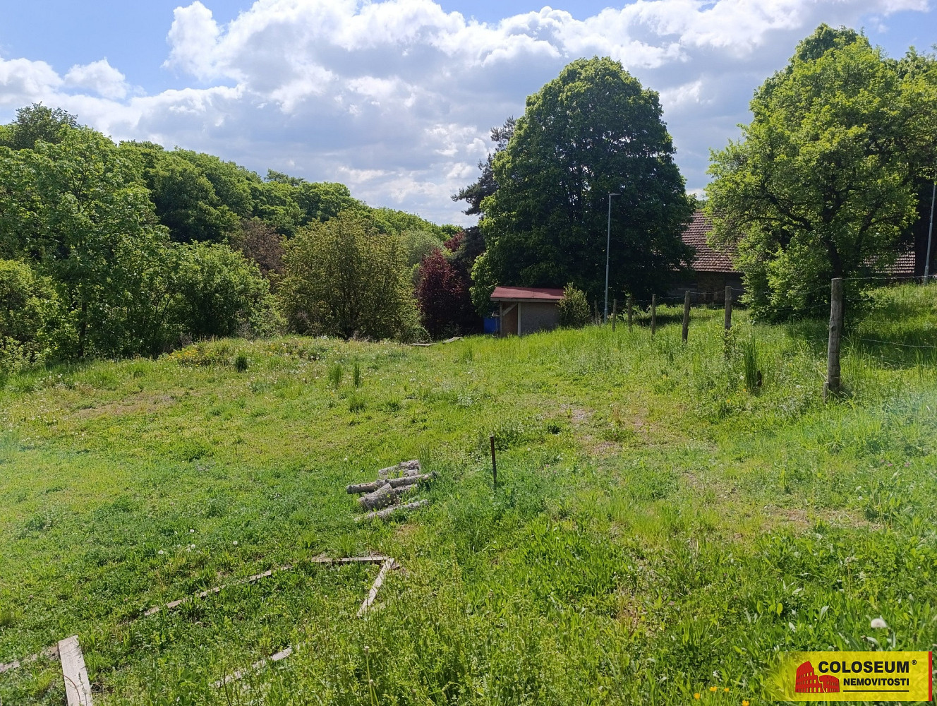 Prodej stavebního pozemku 1 184 m² – pohled 3