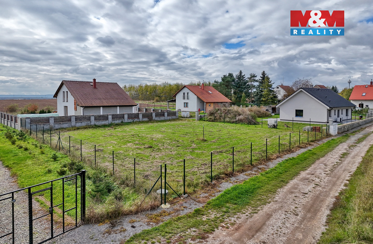 Prodej stavebního pozemku 900 m² – fotografie 2