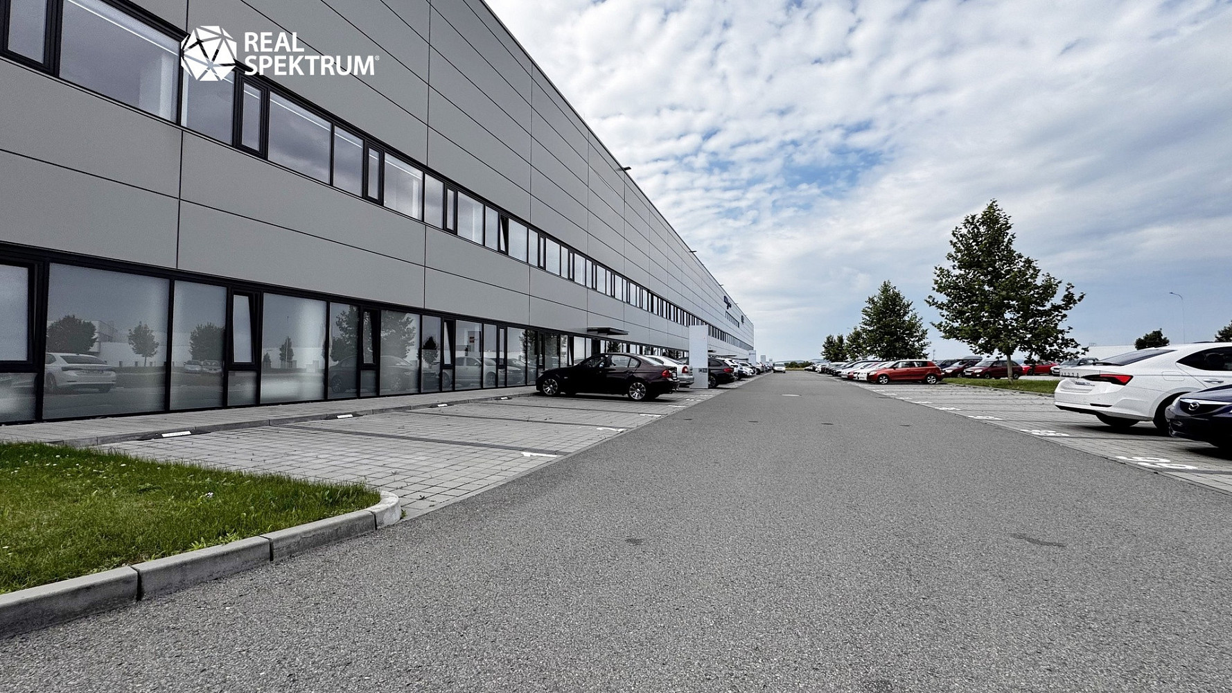 Pronájem kanceláře 294 m² – fotografie 3