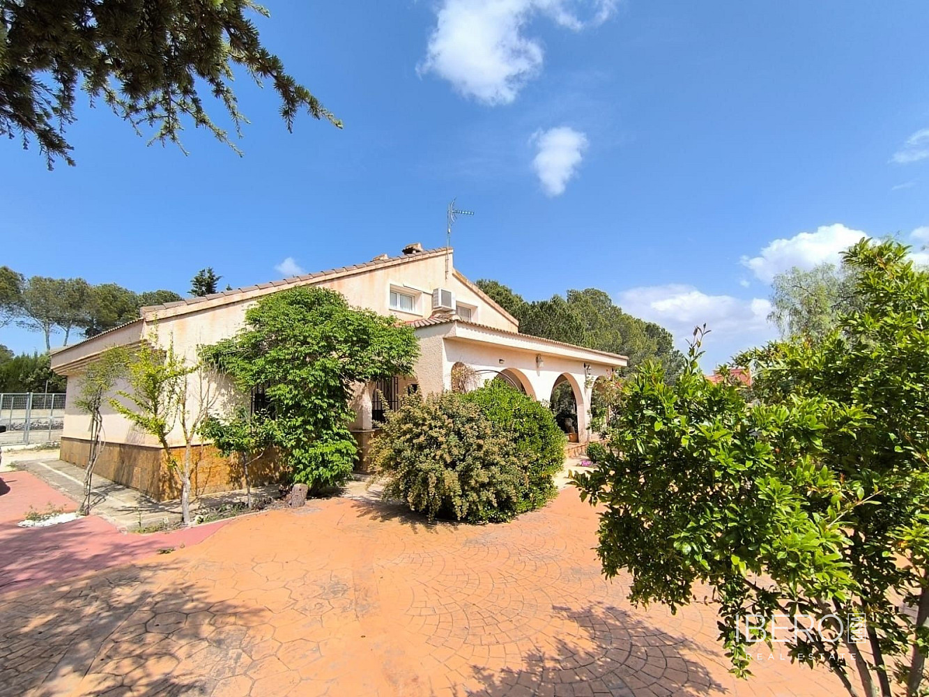 Prodej domu 360 m² s pozemkem 5 000 m²