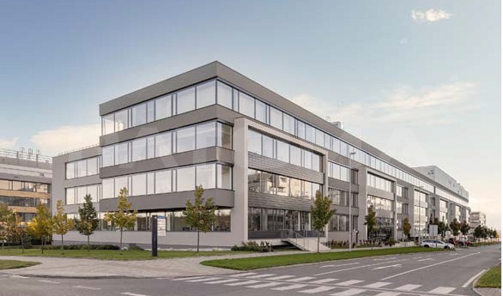 Pronájem kanceláře 1 125 m², Praha – fotka 1 z 13