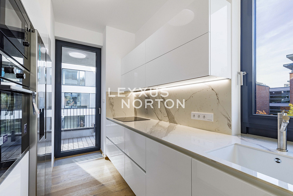 Pronájem bytu 4+kk 138 m² — photo 2