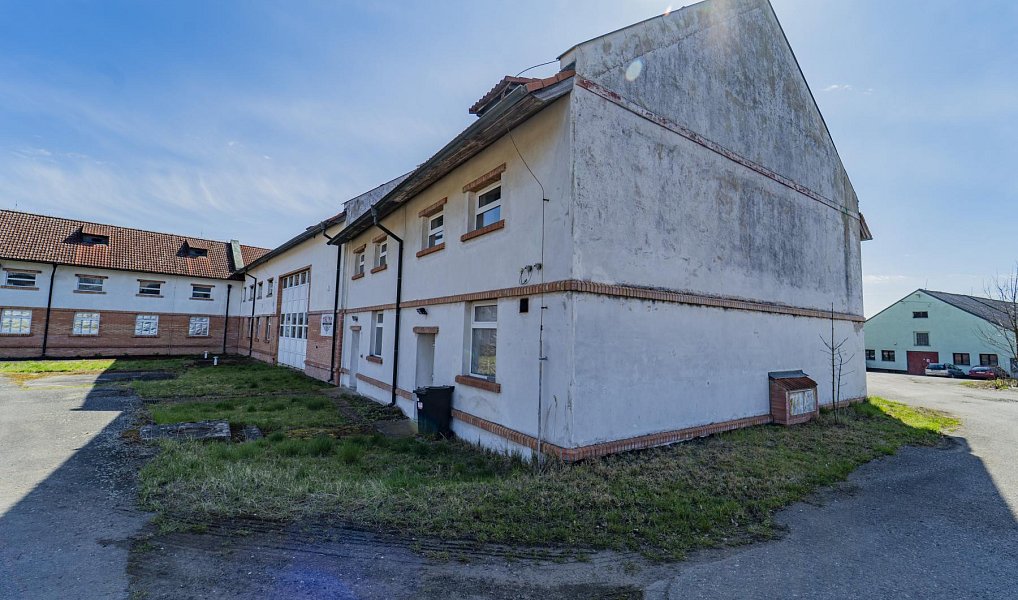 Prodej výrobních prostor 861 m², Bezno – náhled fotky 16