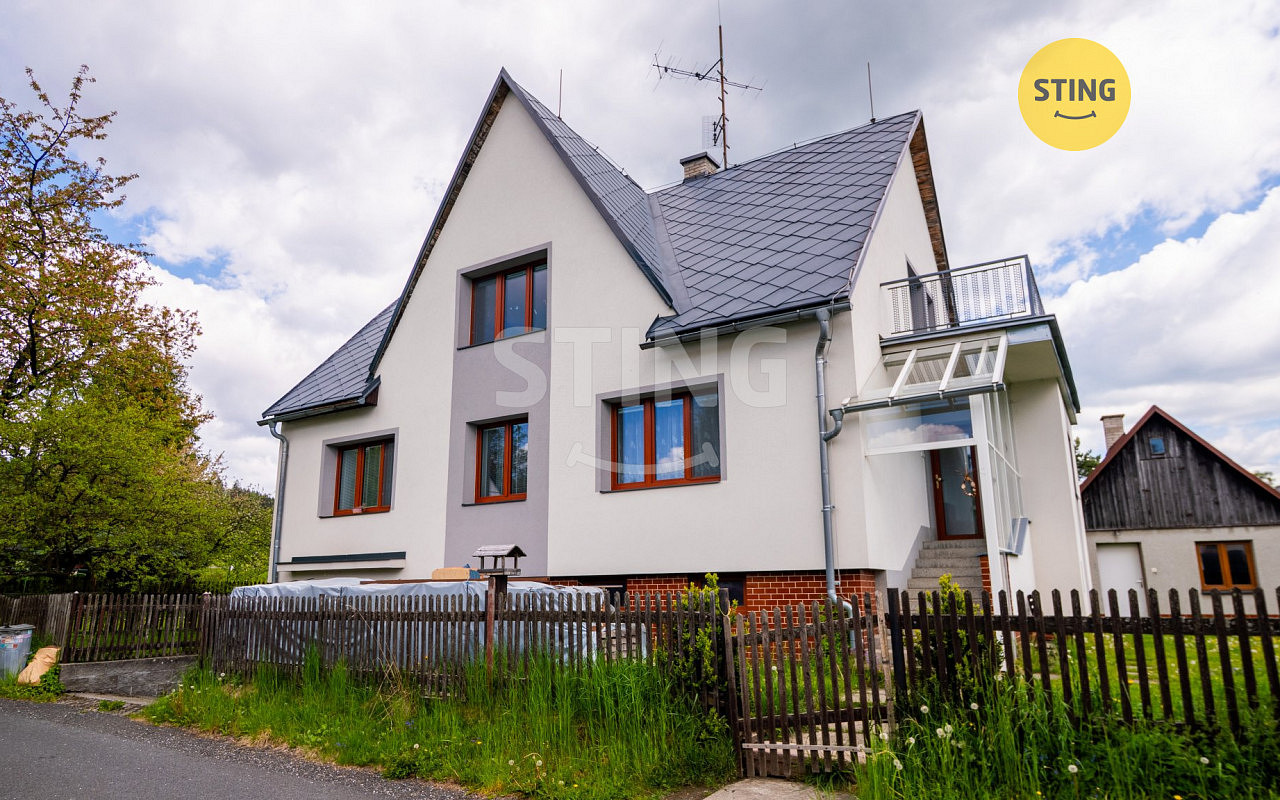 Prodej domu 240 m² s pozemkem 1 143 m²