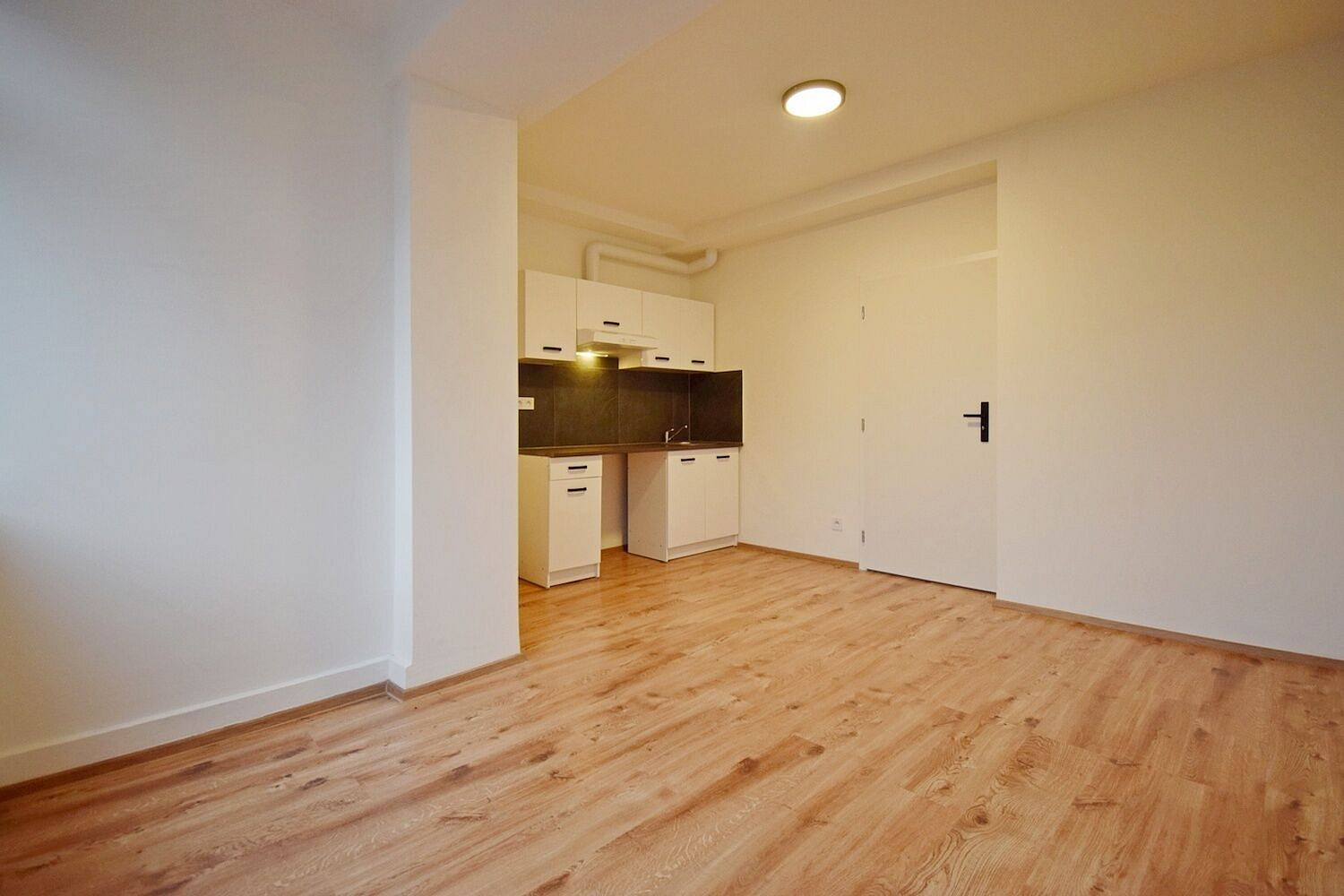 Pronájem bytu 1+kk 21 m² – pohled 2