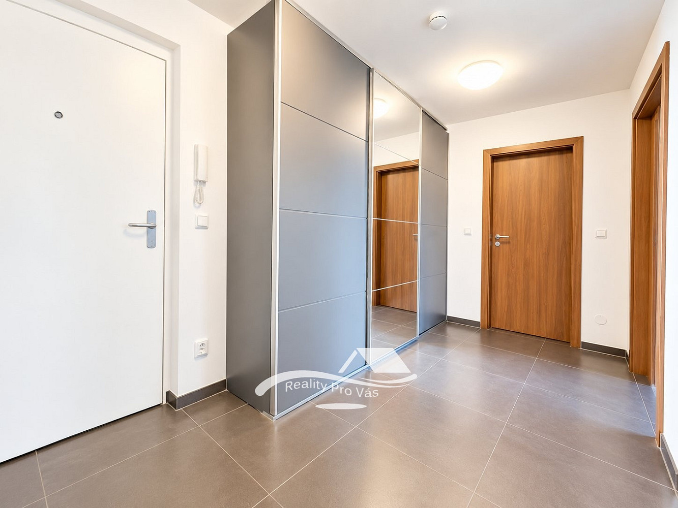 Pronájem bytu 2+kk 60 m² – fotografie 3