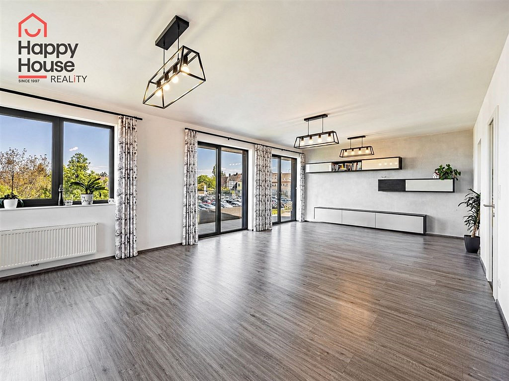 Pronájem bytu 3+kk 112 m² — photo 2