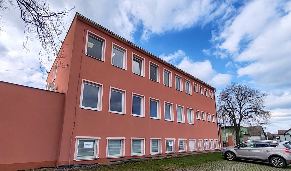 Pronájem kanceláře 102 m², Kolín – fotka 1 z 14