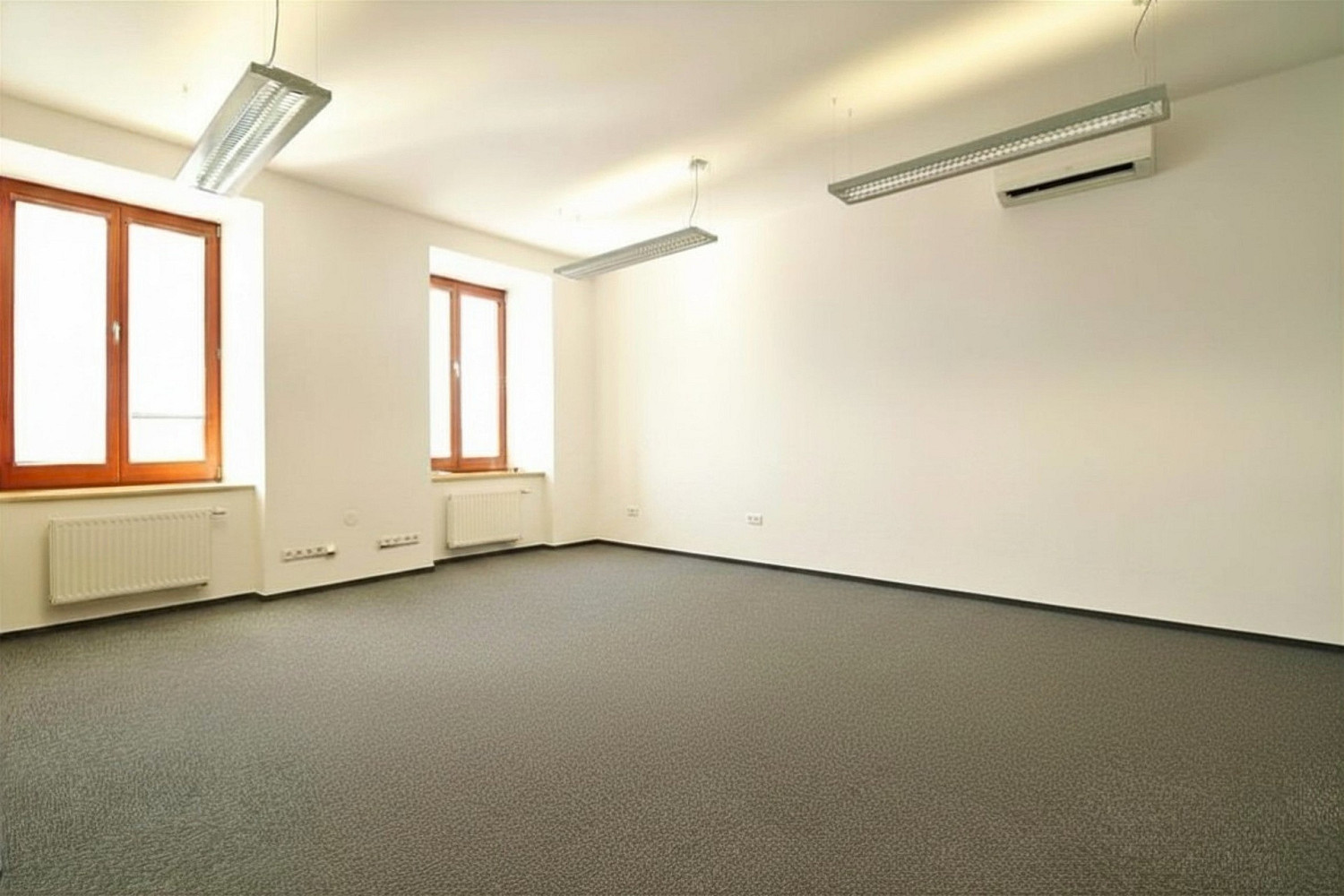 Pronájem kanceláře 105 m² – fotografie 2