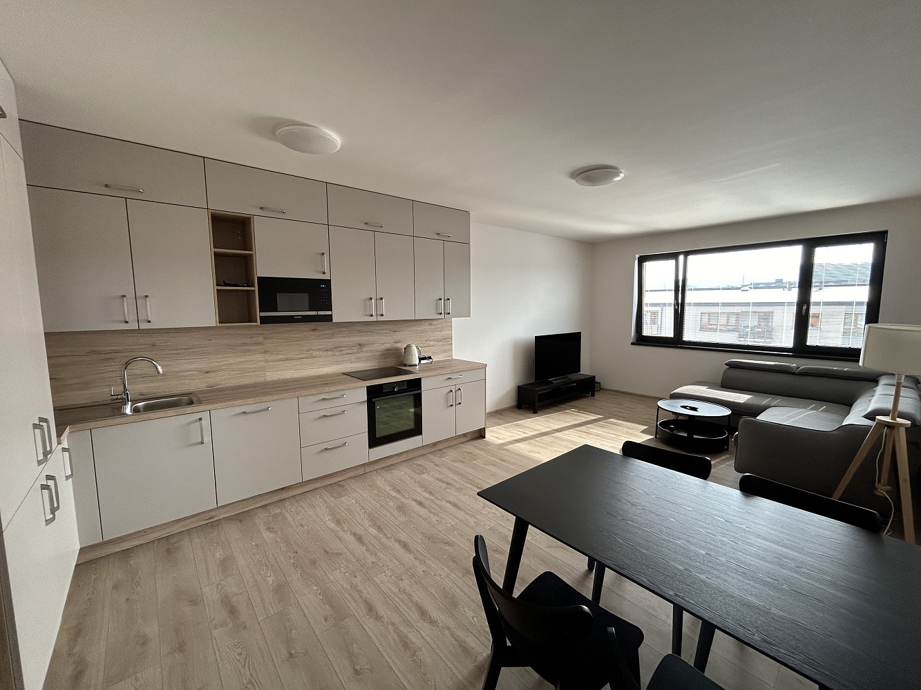 Pronájem bytu 4+kk 95 m² – fotografie 3