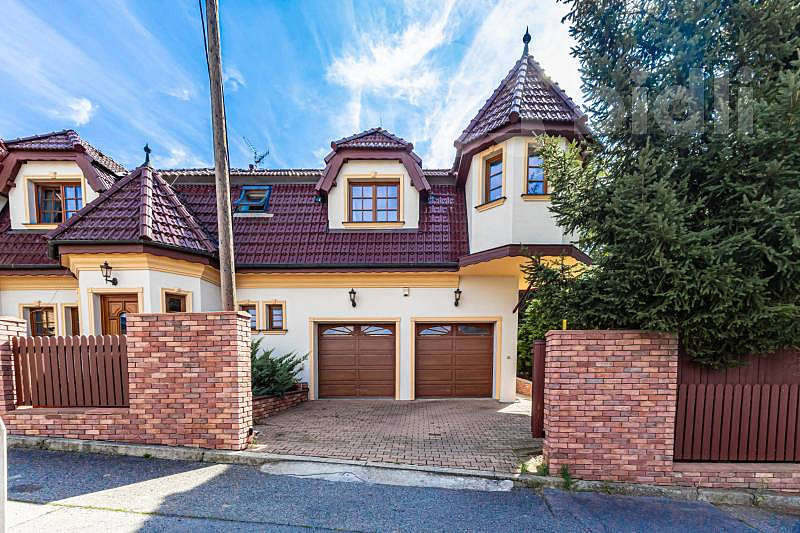 Prodej domu 267 m² s pozemkem 571 m²
