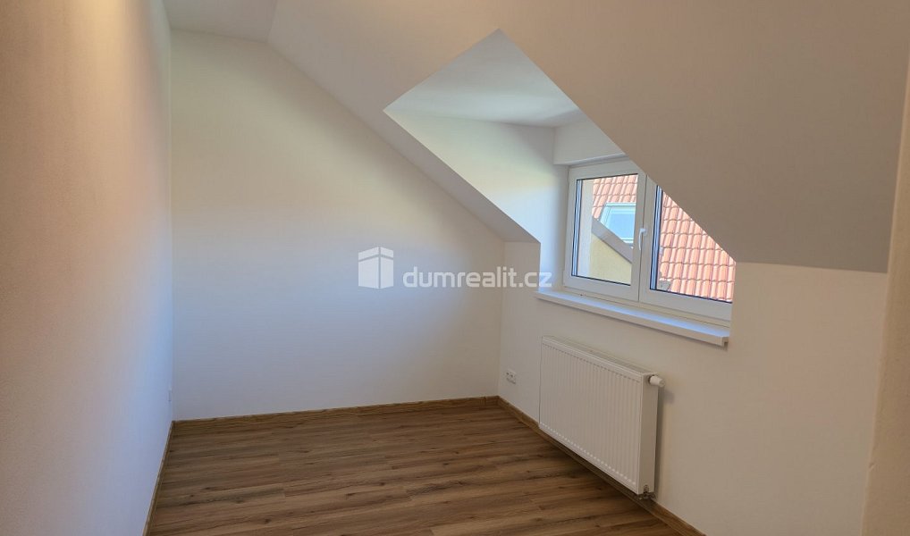 Pronájem bytu 4+kk 75 m², Straky – náhled fotky 12