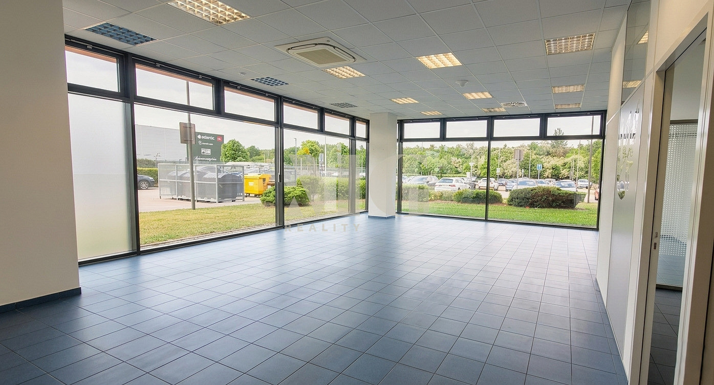 Pronájem obchodních prostor 132 m² – fotografie 3