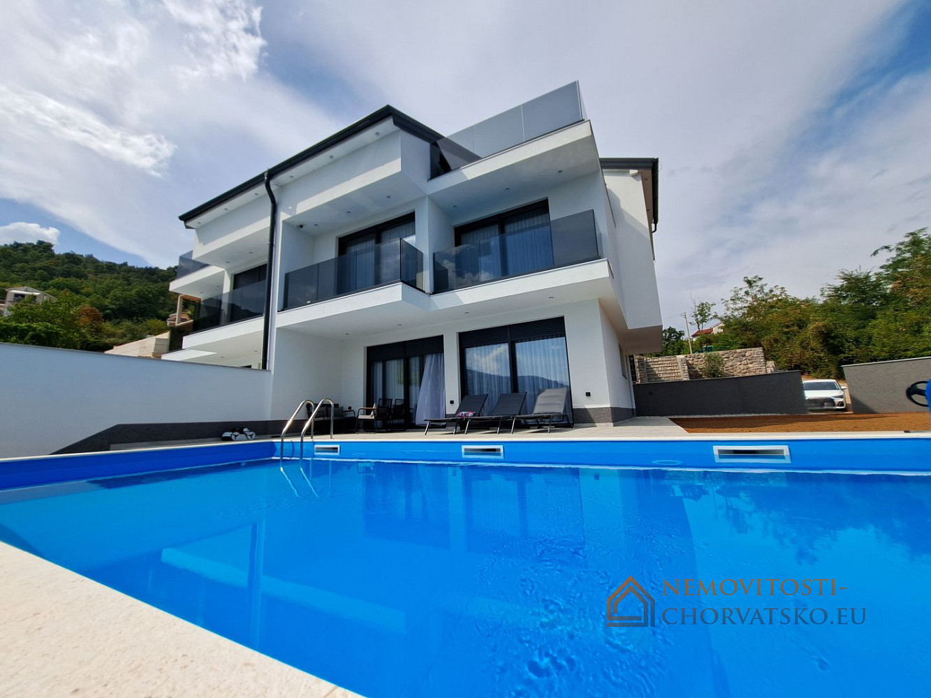 Prodej domu 450 m² s pozemkem 450 m² - Widok 4