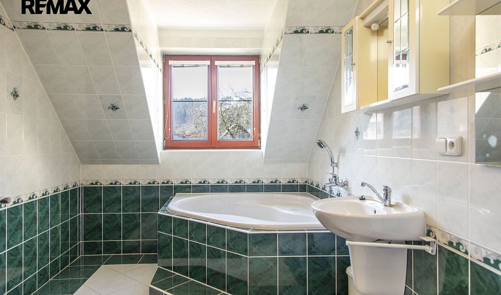 Prodej domu 302 m² s pozemkem 1 176 m², Ratiboř – náhled fotky 28