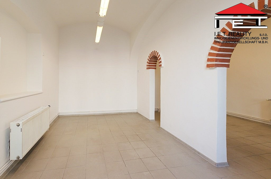 Pronájem obchodních prostor 47 m² – fotografie 2