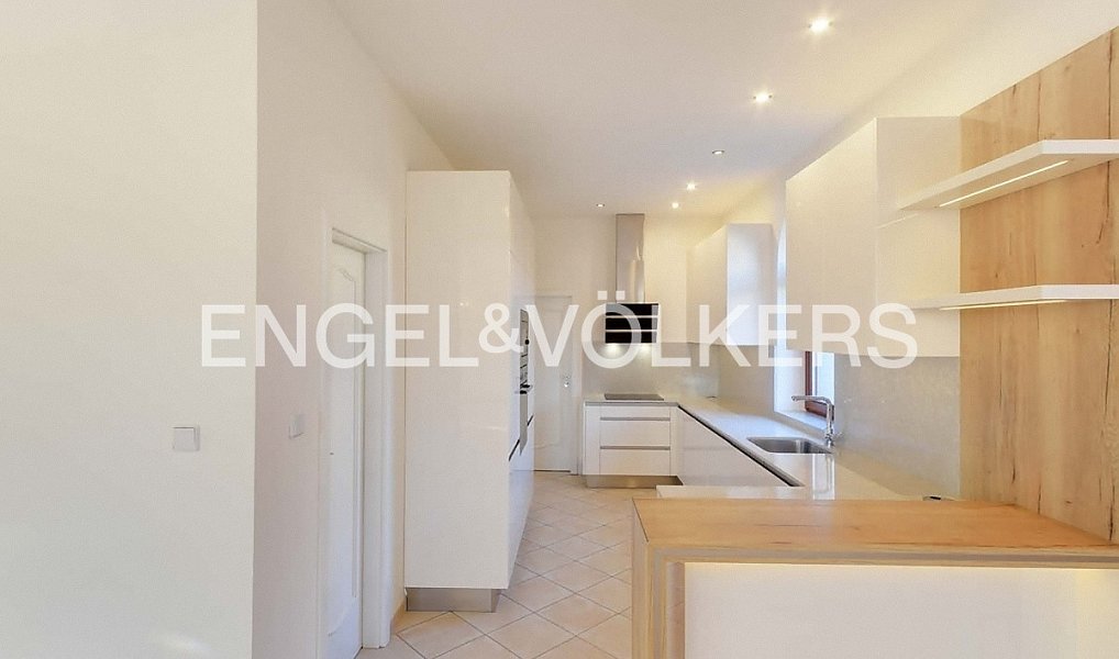 Pronájem domu 243 m² s pozemkem 718 m², Praha – náhled fotky 5