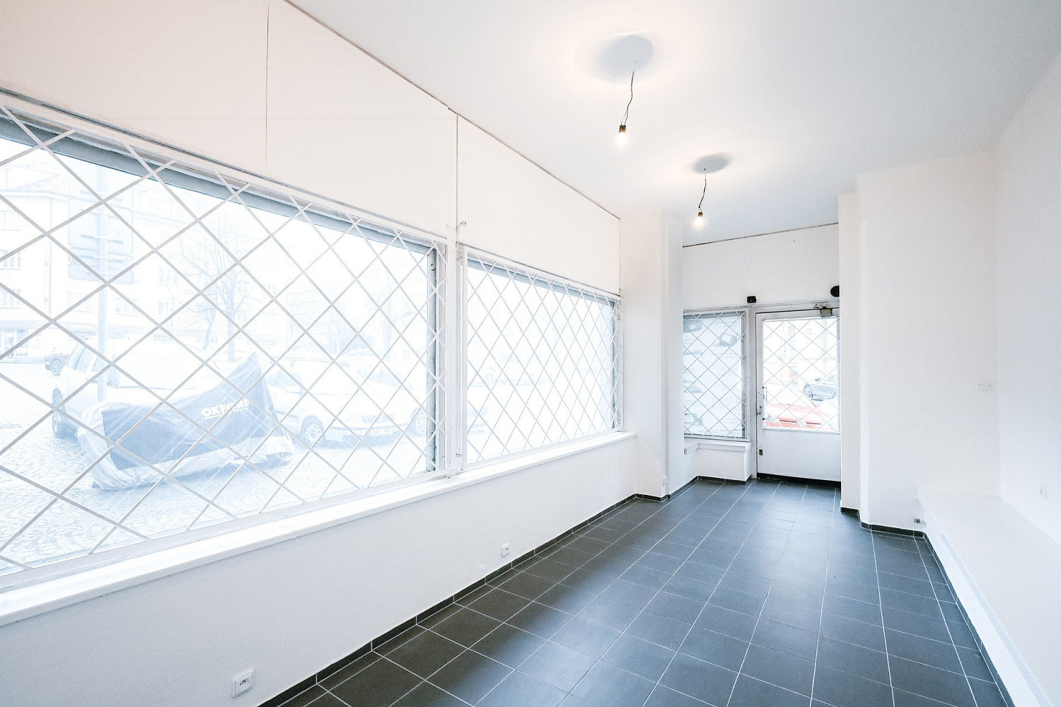 Prodej obchodních prostor 79 m² — photo 2