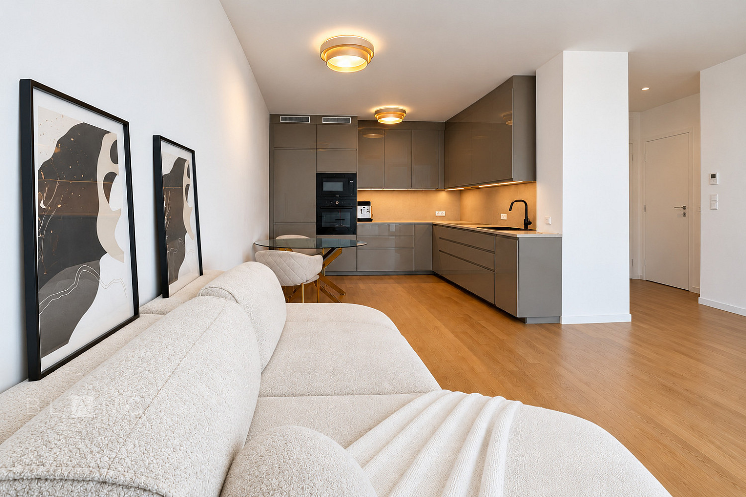 Pronájem bytu 2+kk 60 m² – fotografie 2