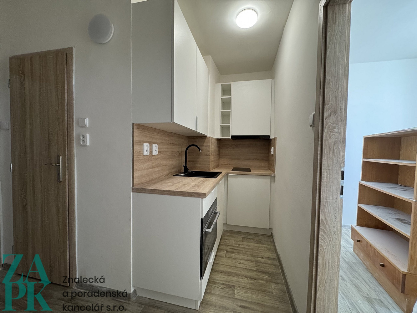 Pronájem bytu 2+kk 32 m² – fotografie 3