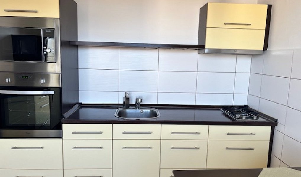 Pronájem bytu 2+1 78 m², Hradec Králové – náhled fotky 3
