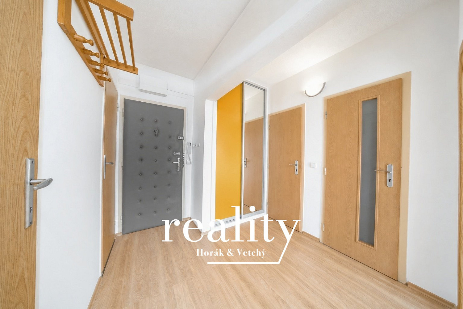 Pronájem bytu 2+kk 43 m² – fotografie 2