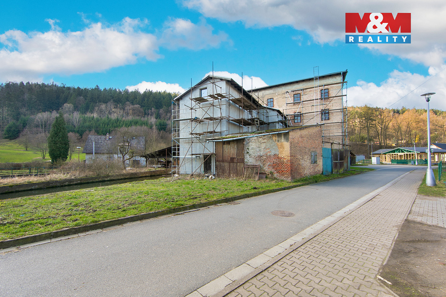 Prodej nájemního domu, činžáku 1 159 m² – pohled 2