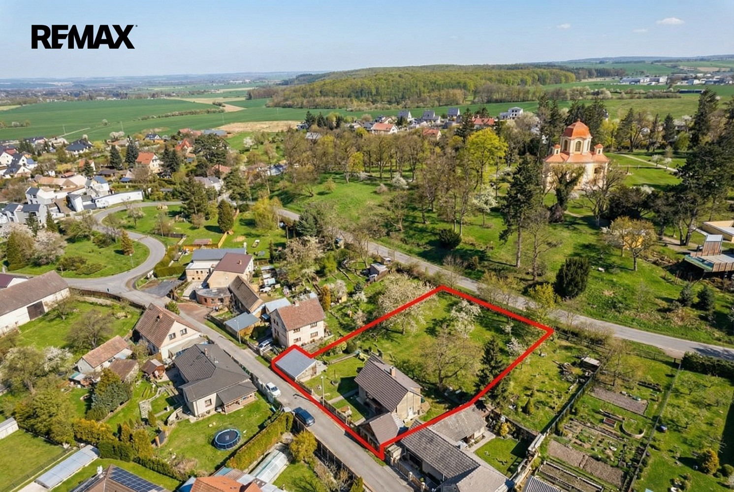 Prodej stavebního pozemku 1 643 m²