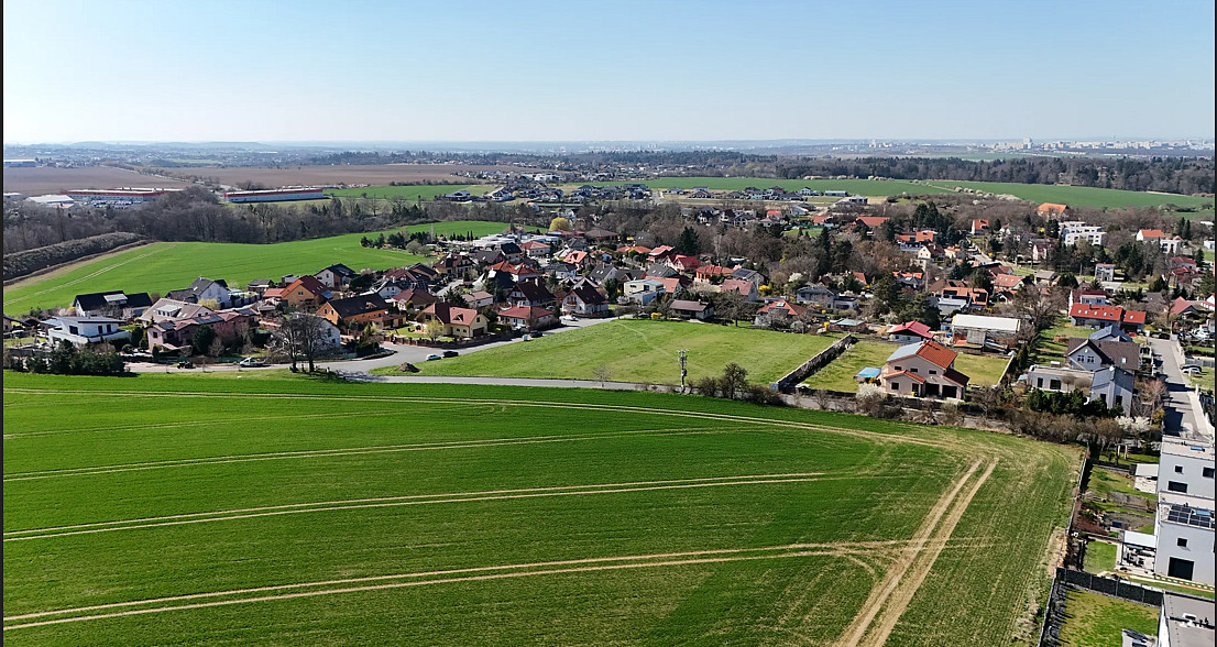 Prodej stavebního pozemku 2 040 m² – pohled 2