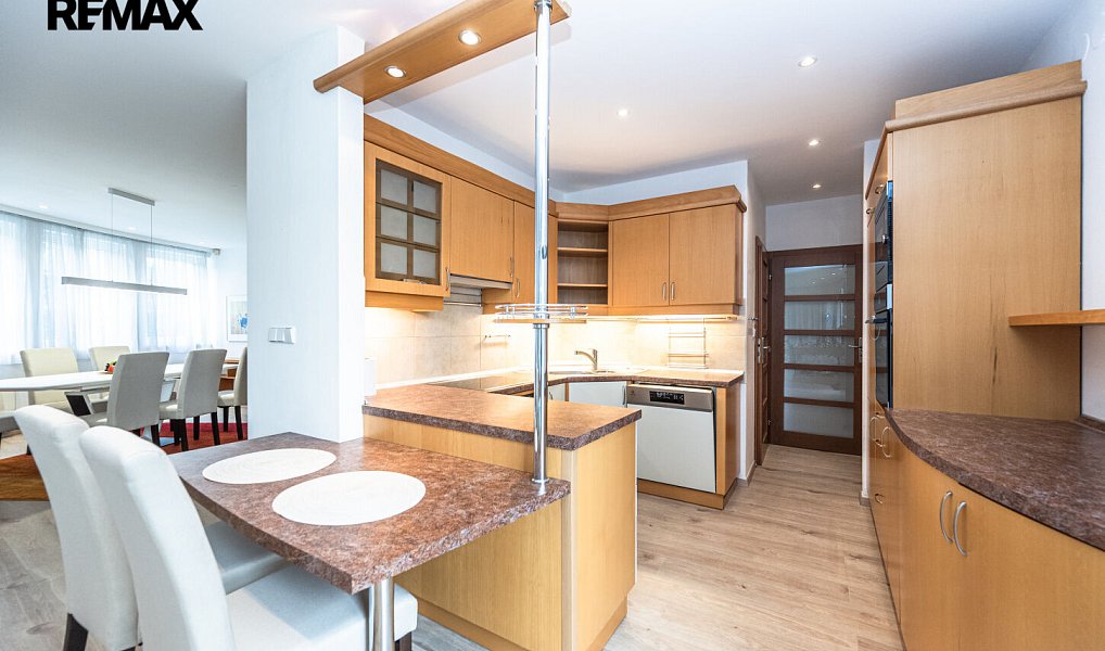 Pronájem domu 256 m² s pozemkem 222 m², Praha – náhled fotky 4