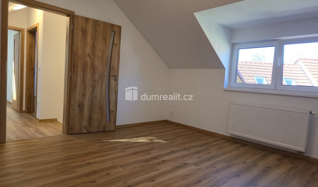 Pronájem bytu 4+kk 75 m², Straky – náhled fotky 16