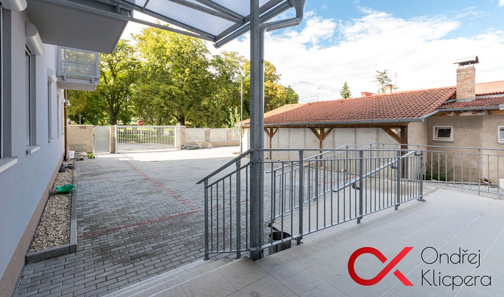 Pronájem bytu 2+kk 44 m², Milovice – náhled fotky 17