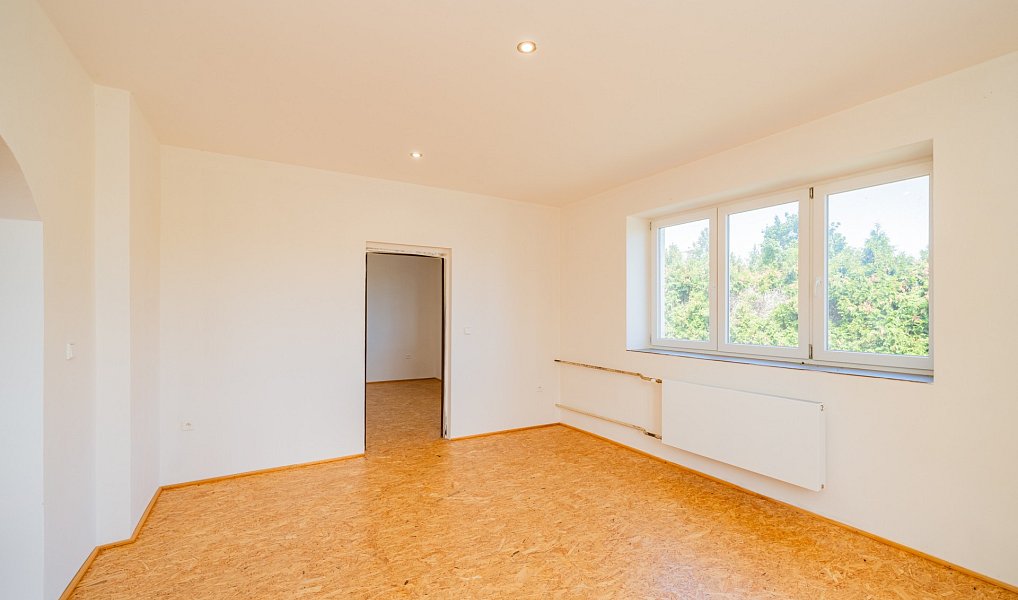 Prodej domu 270 m² s pozemkem 919 m², Tachov – náhled fotky 4
