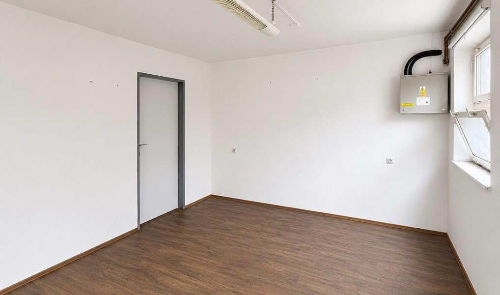 Pronájem kanceláře 158 m², Moravany – náhled fotky 3