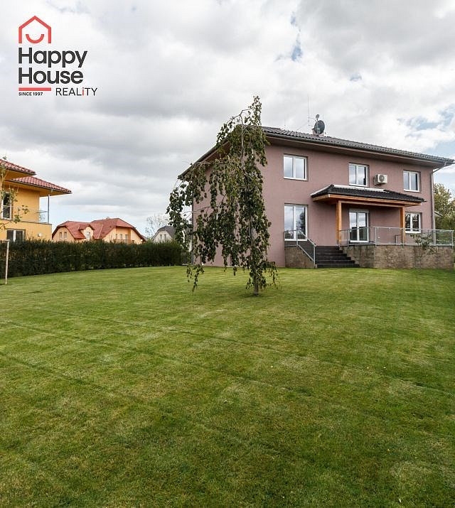 Pronájem domu 334 m² s pozemkem 950 m² – pohled 2