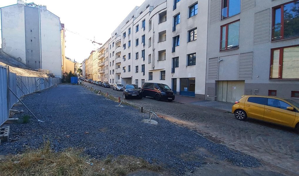 Pronájem venkovního parkovacího stání, Praha – náhled fotky 2