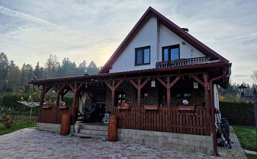 Prodej domu 206 m² s pozemkem 930 m², Cheb - Podhoří