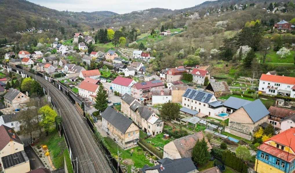 Prodej domu 250 m² s pozemkem 1 005 m², Dolní Zálezly – náhled fotky 42