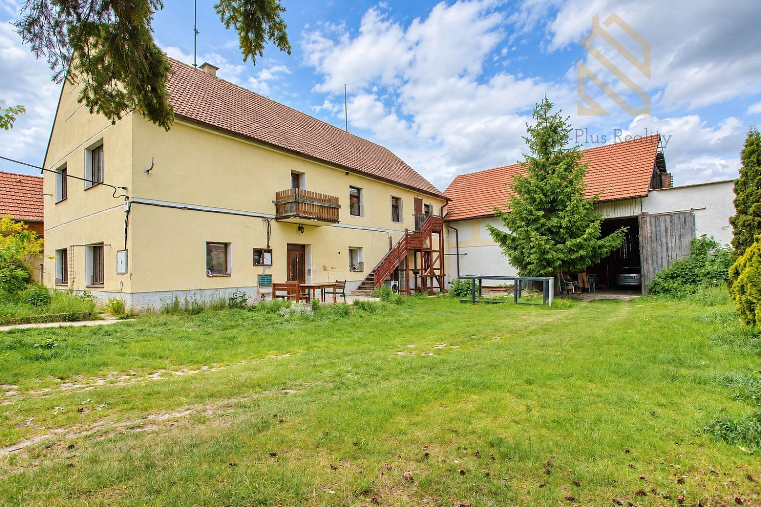 Prodej domu 220 m² s pozemkem 2 192 m²