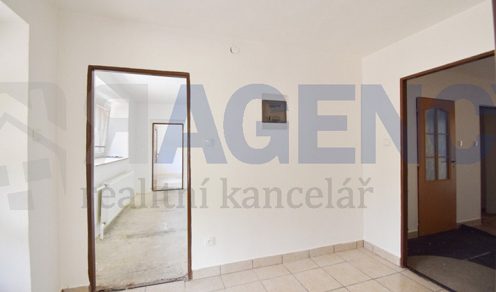 Prodej domu 415 m² s pozemkem 981 m², Semanín – náhled fotky 10