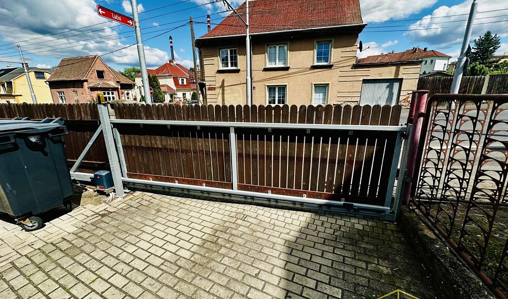Prodej domu 400 m² s pozemkem 380 m², Teplice – náhled fotky 25
