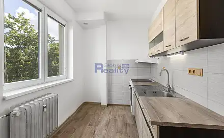Prodej bytu 3+1 64 m², Stavbařů, Pardubice - Polabiny