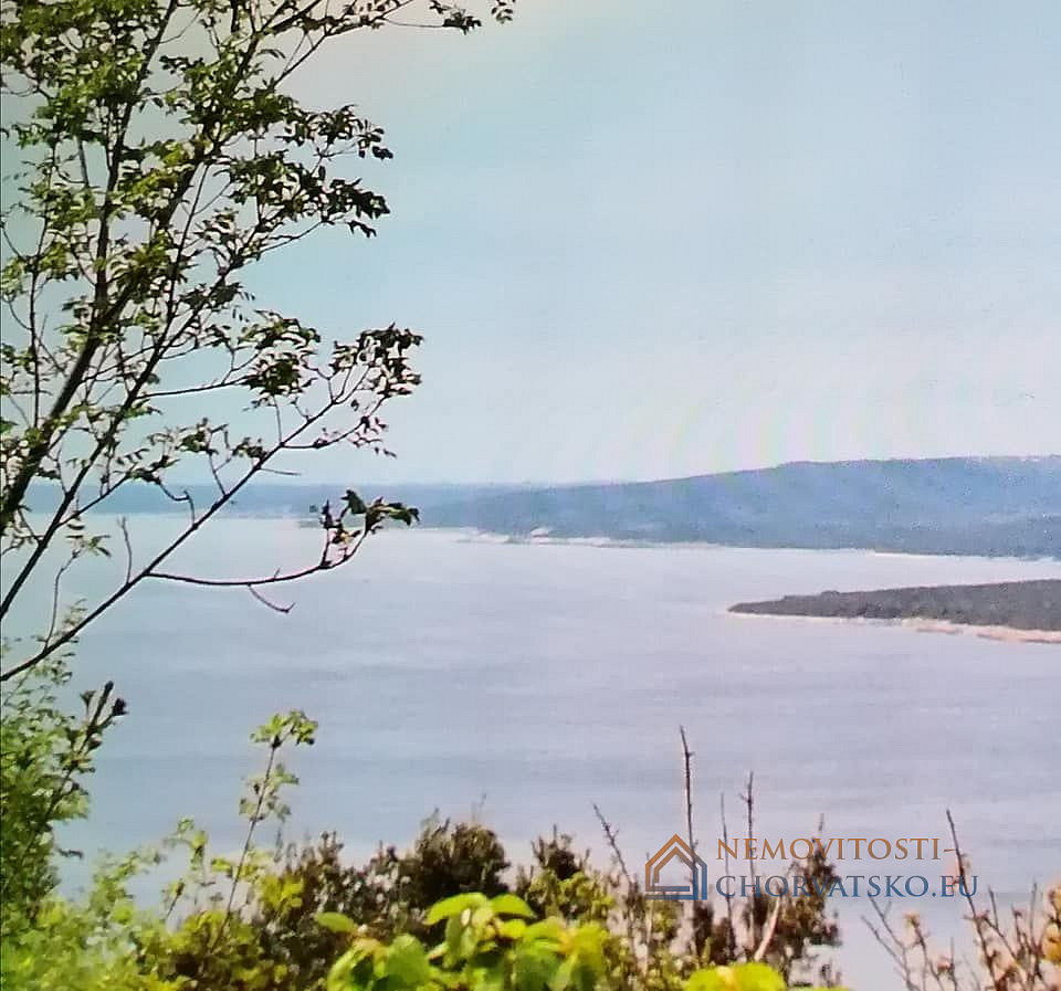 Prodej stavebního pozemku 3 330 m², Raša