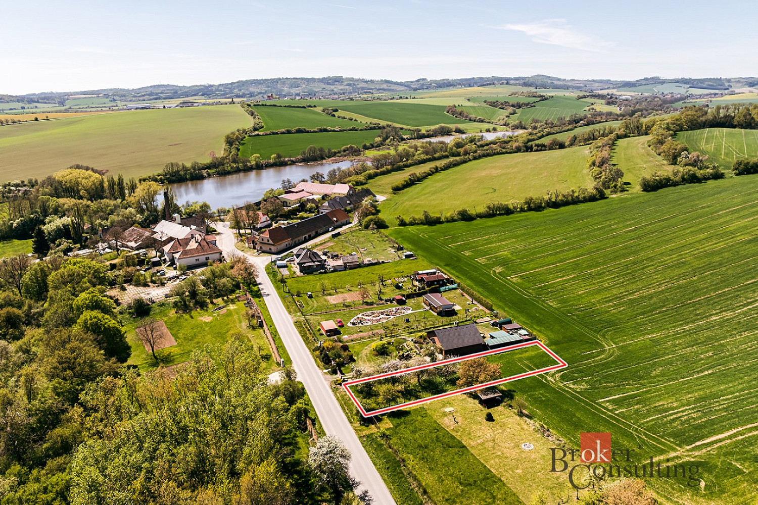 Prodej stavebního pozemku 996 m² – fotografie 2
