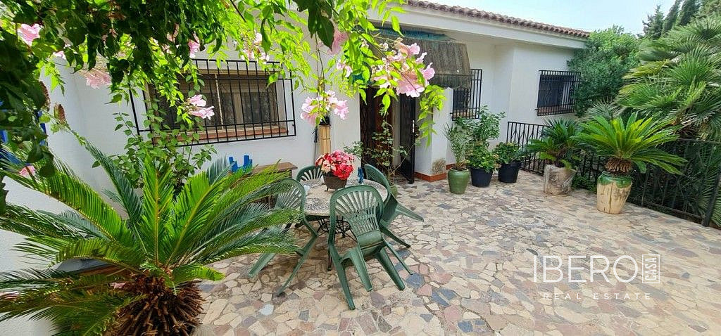 Prodej domu 280 m² s pozemkem 2 517 m²