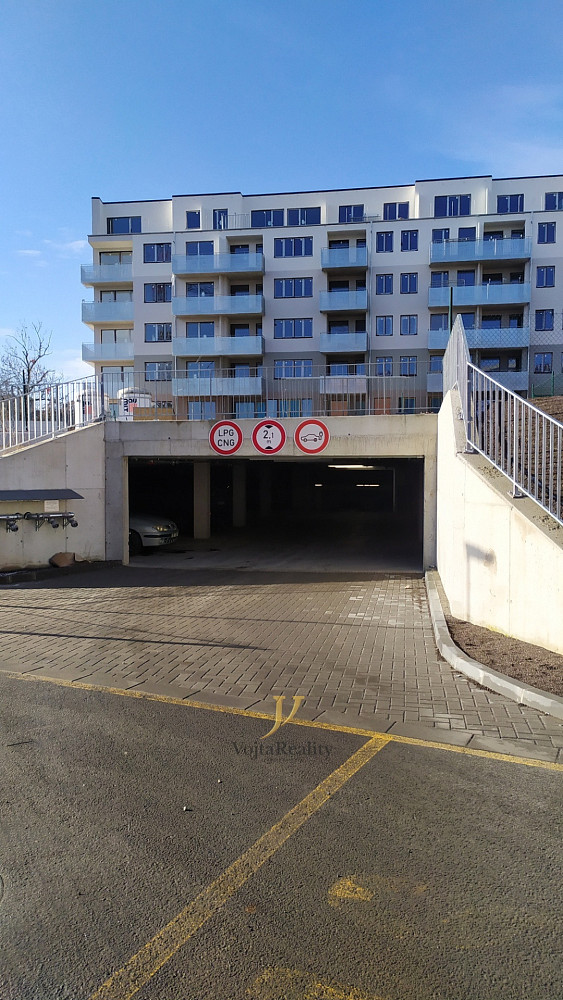 Pronájem, garážové stání, 14 m2 -