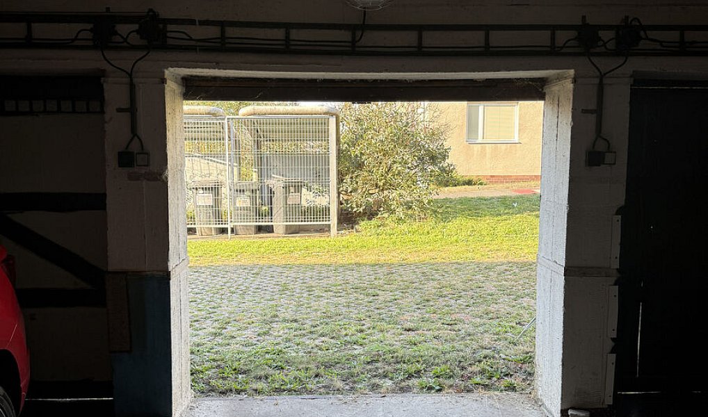 Garáž se samostatným vjezdem na prodej, Praha 12, Praha – náhled fotky 3