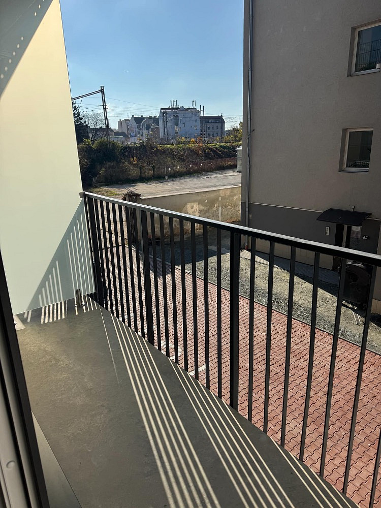 Pronájem bytu 1+kk 28 m² — photo 2