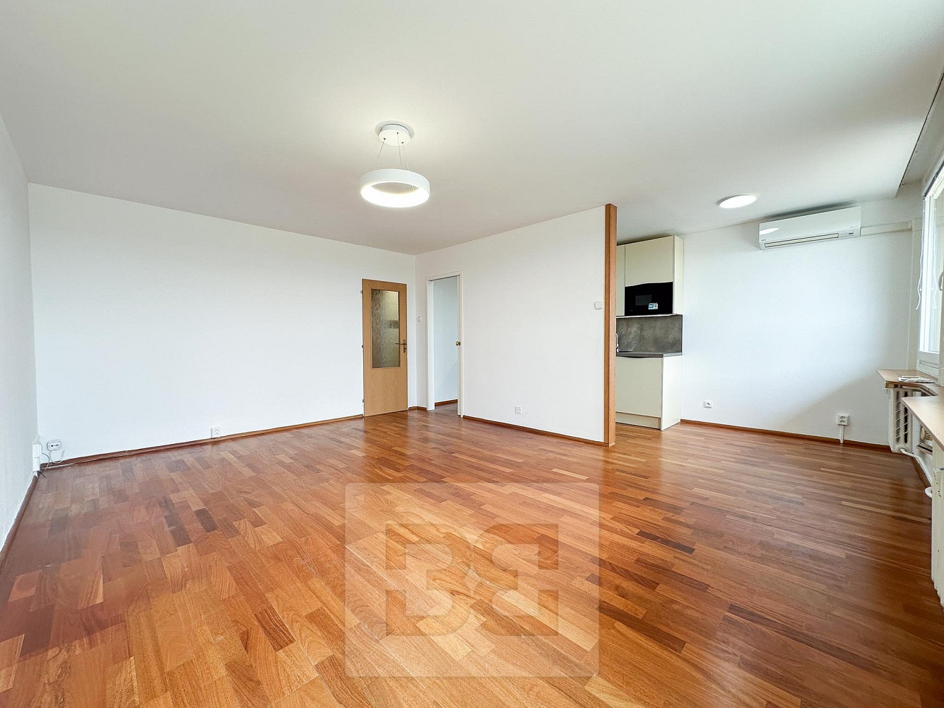 Pronájem bytu 3+kk 80 m² — photo 2