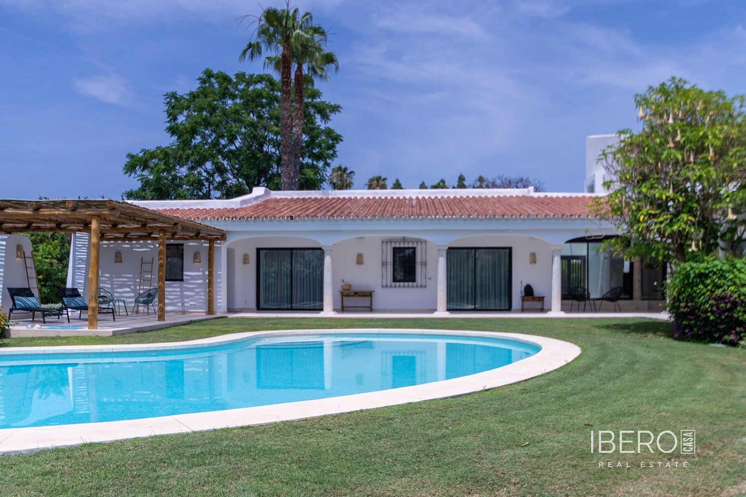 Prodej domu 530 m² s pozemkem 4 000 m²